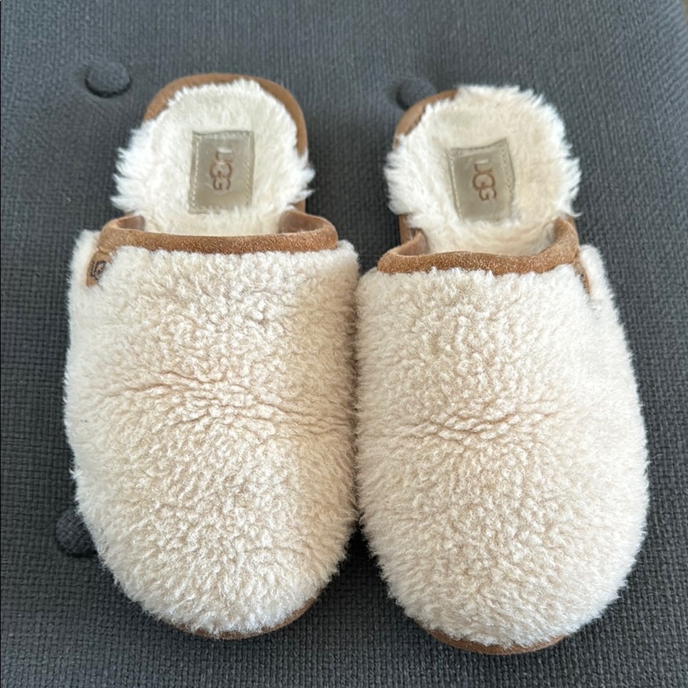 UGG Womens Tan and Cream Fluffy Slippers